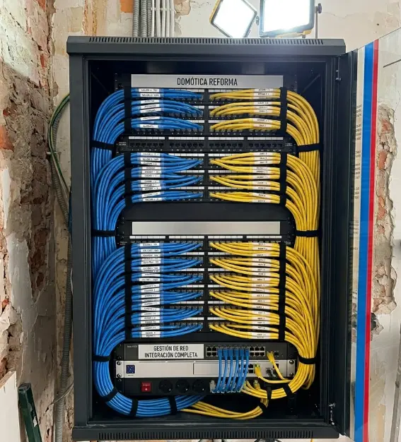 Cableado Estructurado para Domótica: Qué cables pasar (2026)