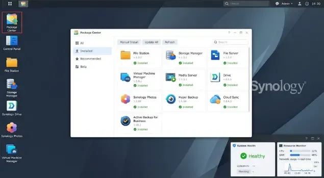 Interfaz DSM de Synology mostrando el escritorio y el Package Center