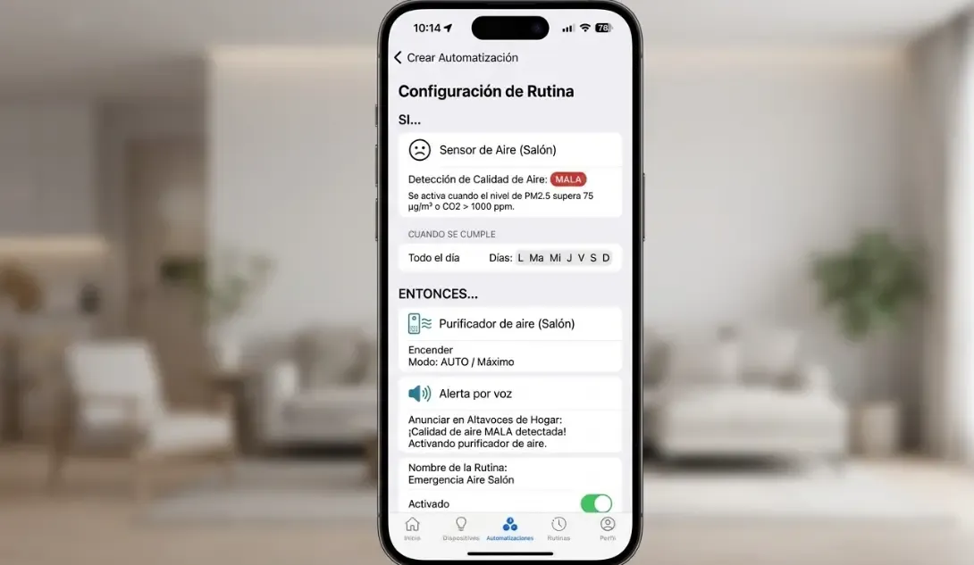 Captura de pantalla de un móvil mostrando la configuración de una rutina en la que la detección de mala calidad de aire activa un purificador y manda una alerta por voz.